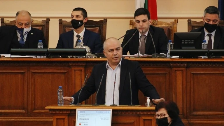Депутатите се карат кой какво подмива и си броят телефонните минути