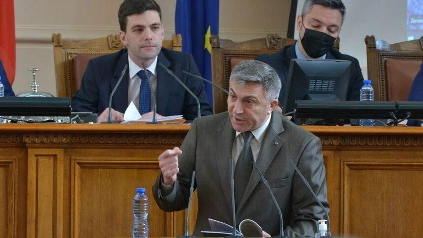 Карадайъ заплаши Никола Минчев с отстраняване, защото не хареса отговор на Рашков за изборите