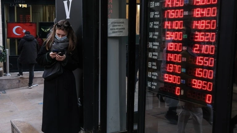 Инфлацията в Турция стигна 20-годишен връх от 48,7%