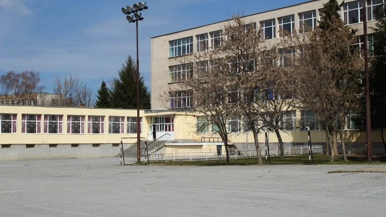 Няма да се удължава учебната година, отворена е дускусия да започва по-рано