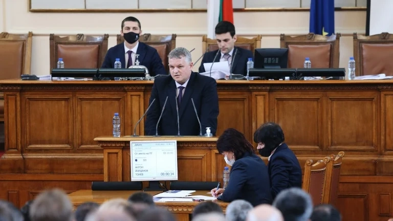 Властта обмисля отпадане на зеления сертификат