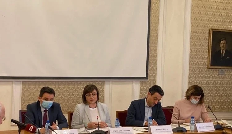 Нинова: Извеждаме защитата на потребителите като приоритетна политика