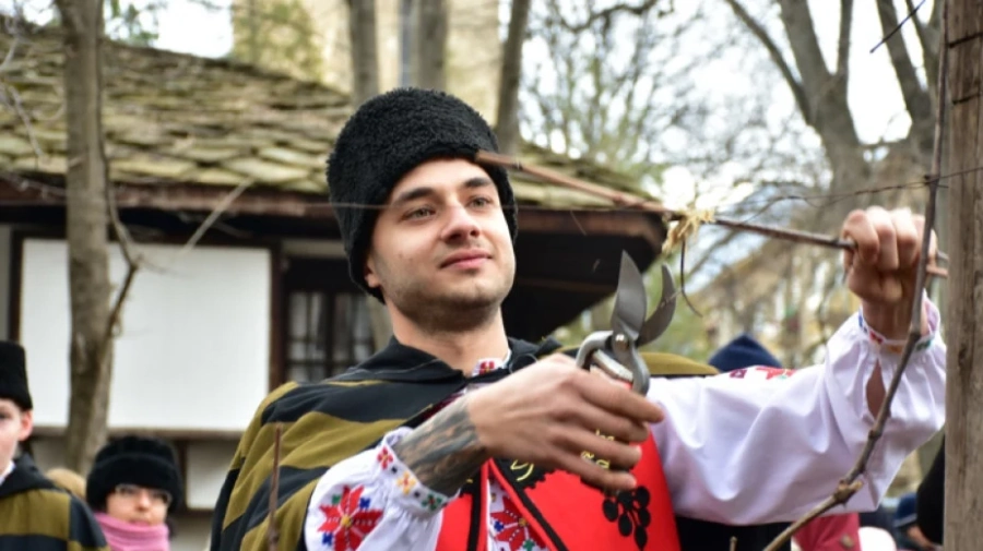 Днес отбелязваме Трифон Зарезан и Свети Валентин