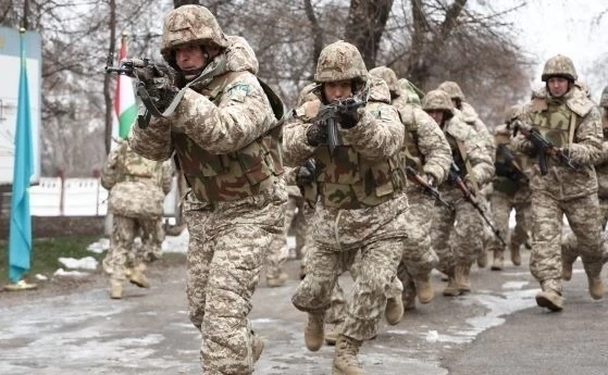 Руските военни, разположени по границата с Украйна се връщат в гарнизоните си