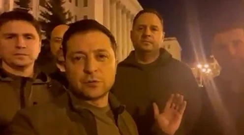 Още сме тук: Зеленски се появи на улицата в Киев