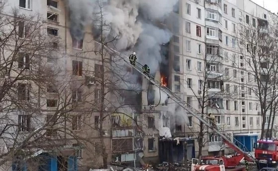 Ден 13: Руски бомби поразиха жилищни сгради в Суми, сред жертвите има две деца 