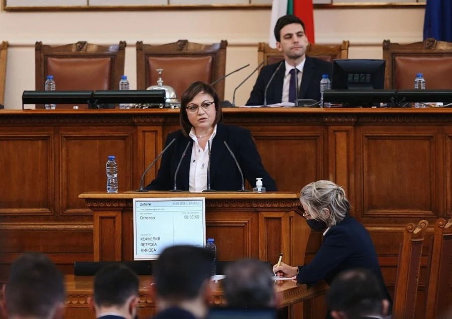 Нинова: България не изнася оръжие за Украйна, тази лъжа е опасна за националната сигурност
