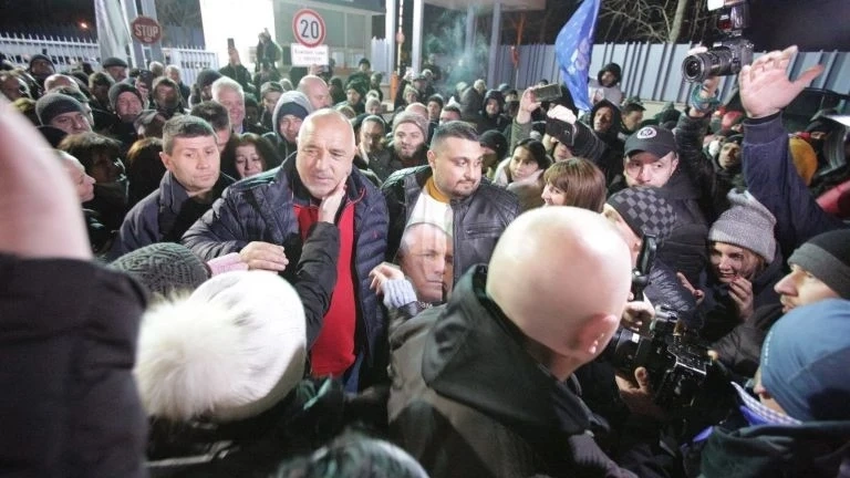 Съдия от СГС отказа да се произнесе за претърсването на Борисов, защото съдил Цветанов