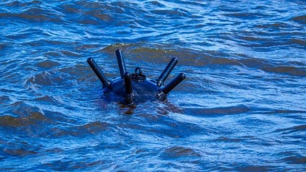 Военноморските сили извършват оглед по сигнал за забелязана мина в Черно море