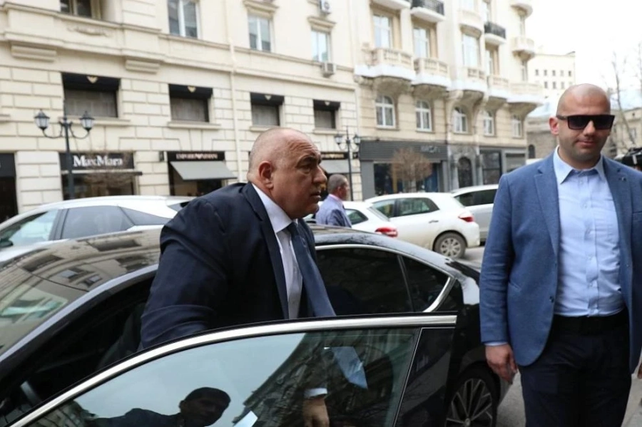 Борисов след разпита: Докато се тълпите тука, правителството тегли нов външен дълг