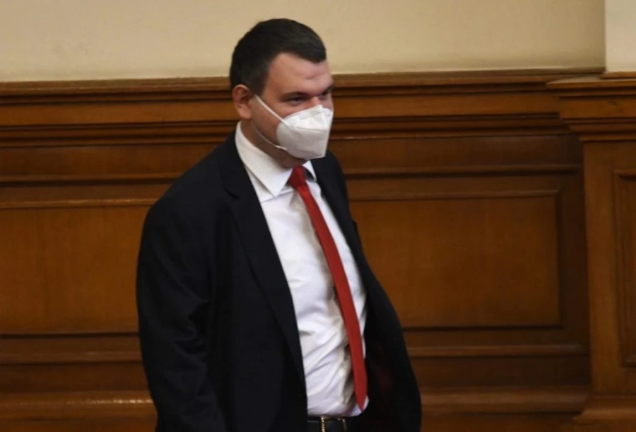 Прокуратурата няма да разследва Пеевски нито за продажбата на имоти, нито за досиетата Пандора