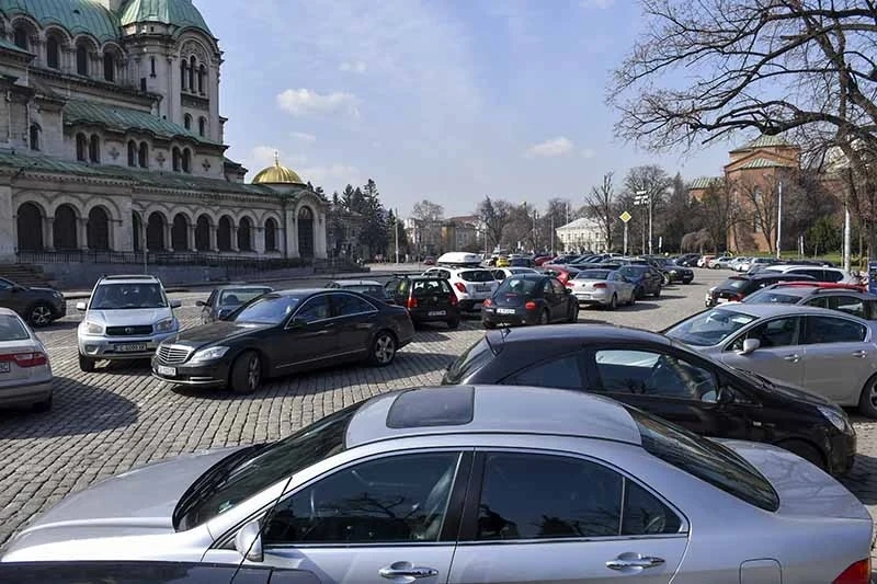 Депутатът Ангел Георгиев от Възраждане кара БМВ за 100 лв.