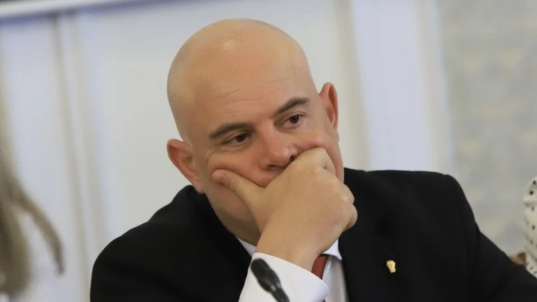 Гешев подава сигнал до Конституционния съд заради закриването на спецправосъдието