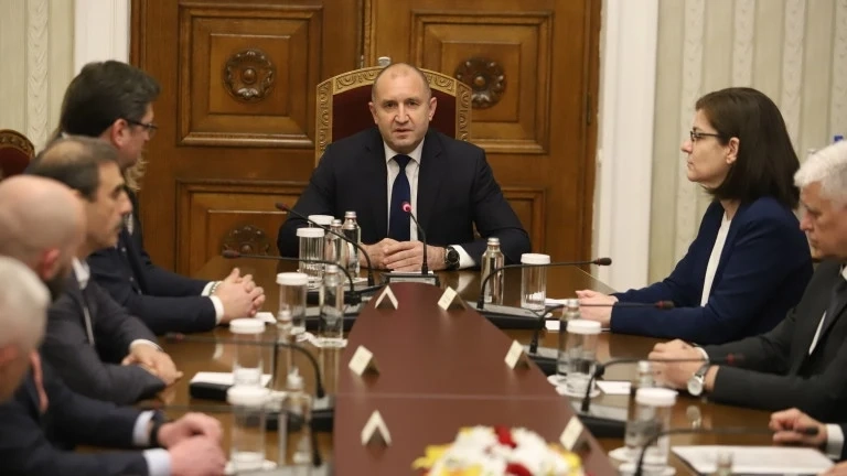 Радев предложи на Кулеба да лекуваме украински военни