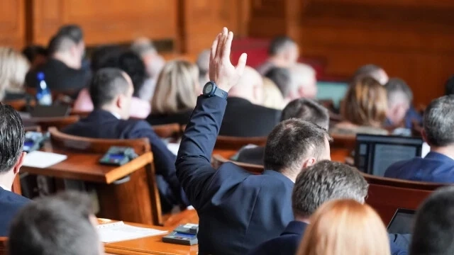 Скандали в НС заради помощта за Украйна 