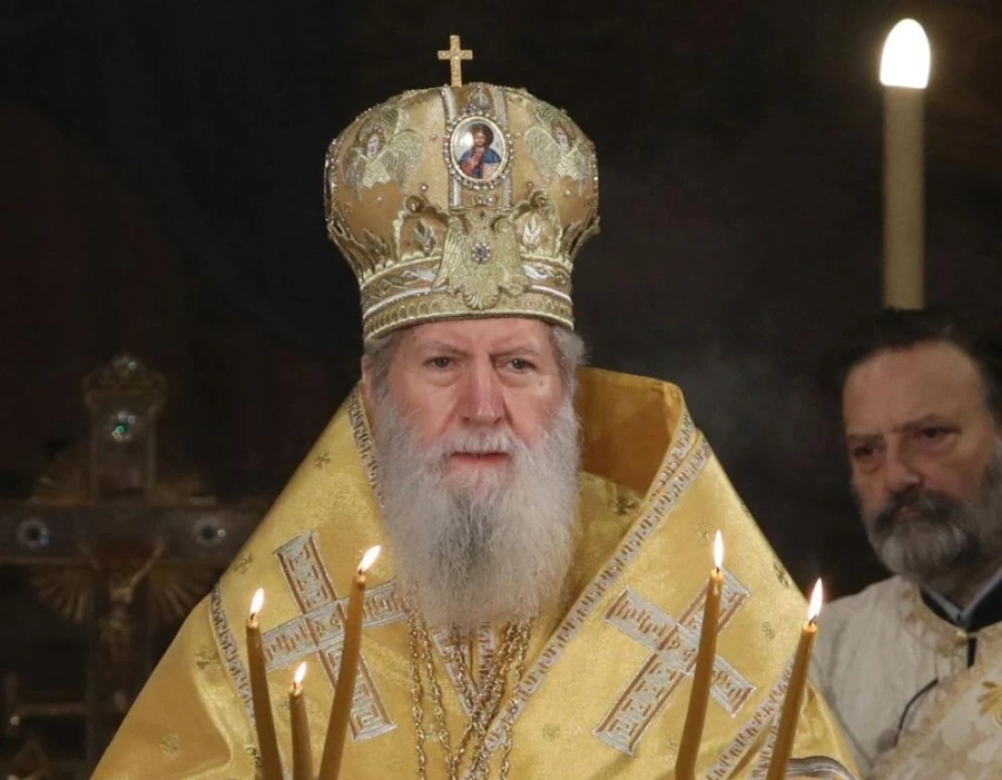 Патриарх Неофит е откаран в болница след инцидент