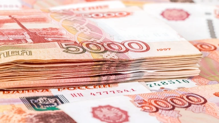 Bloomberg: Рублата е най-добрата валута за годината