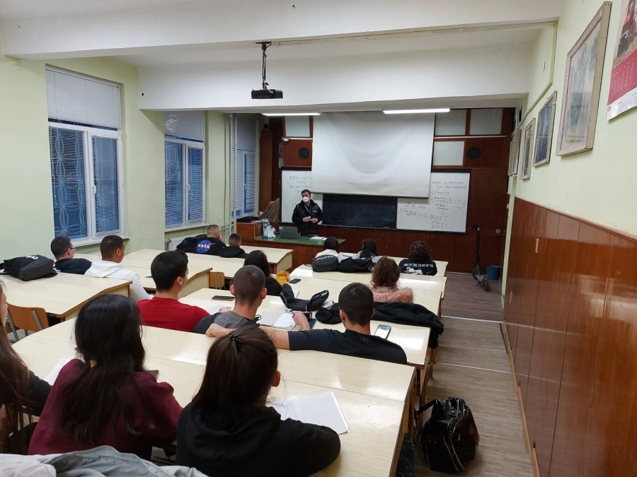 Възстановяват преходните остатъци на държавните училища