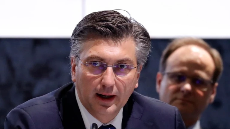 Хърватският премиер: Сърбия да внимава чия страна заема