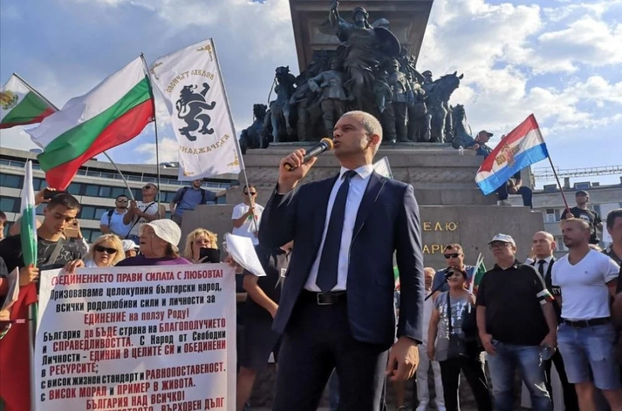 Протестиращи от „Възраждане” блокираха движението пред парламента (ВИДЕО/СНИМКИ)