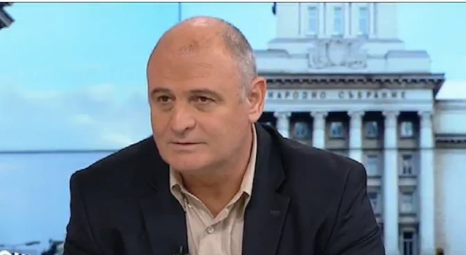 Проф. Радулов: Изгонени са хора, заподозряни в разузнавателна дейност в нейния най-чист вид