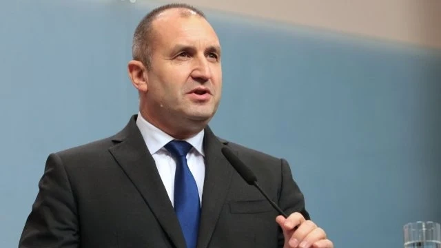 Президентът Румен Радев връчва мандата на \