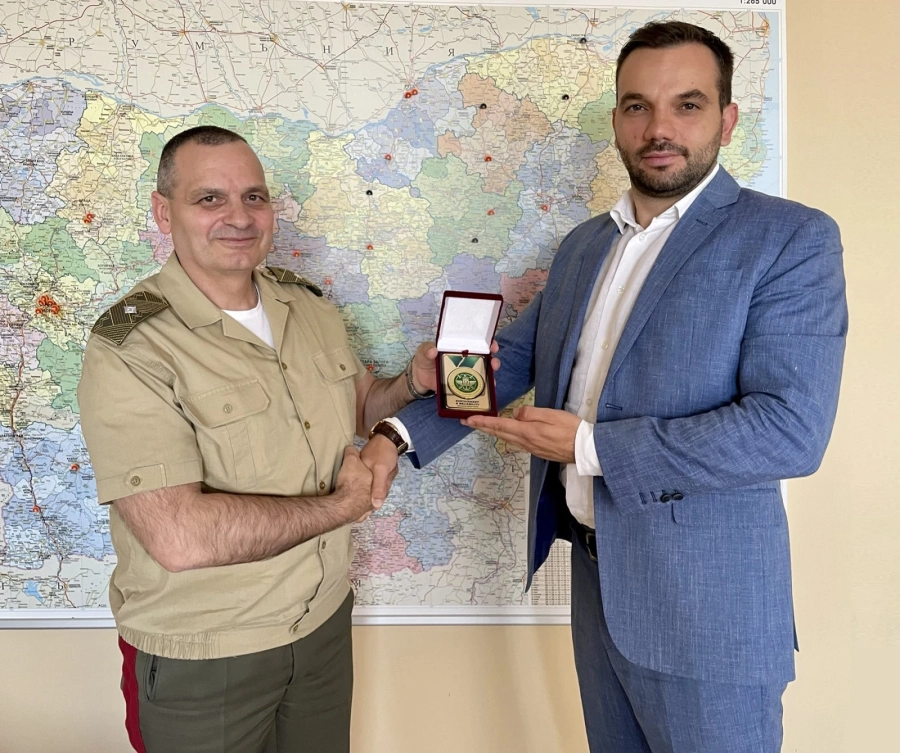 „Ромпетрол България“ дари 10 000 литра горива на  Българската армия за превоза на бежанците