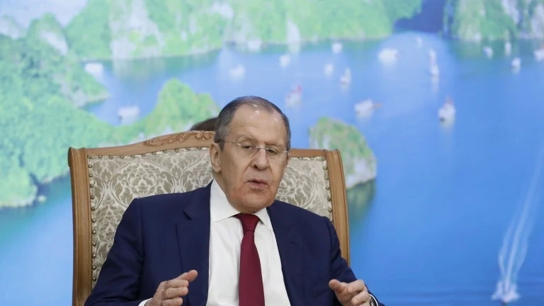 Лавров зове Запада да признае вината си за смъртта на цивилни в Украйна