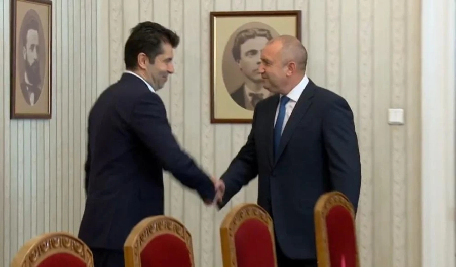 Започнаха консултациите на „Продължаваме промяната“ с президента