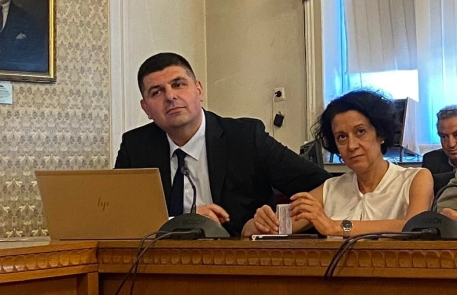 ДБ към Гешев: Престанете да се измъквате от въпроси и си подайте оставката