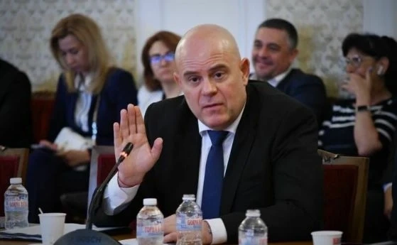 2 г. по-късно Гешев призна, че нахлуването в президентството е било непремерено