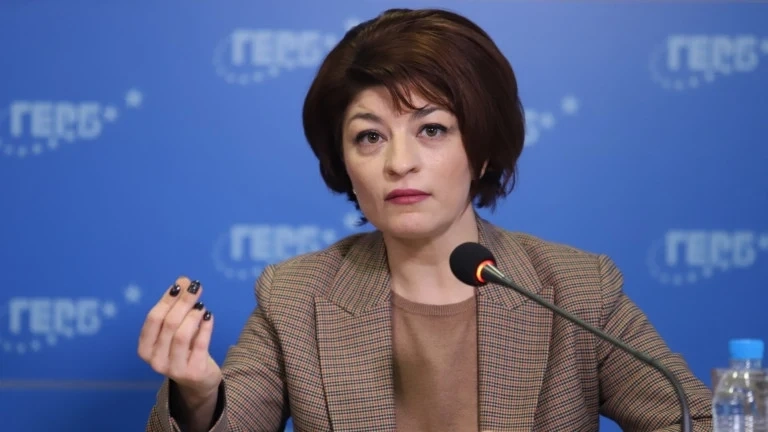 Атанасова призова БСП да върне мандата още днес