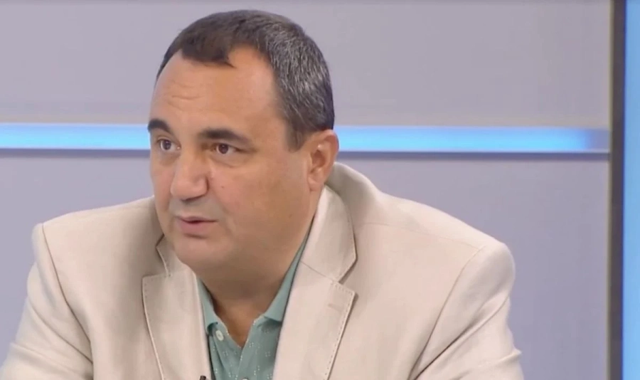 Журналист: Радев е на път да направи безкрайно голяма услуга на Борисов
