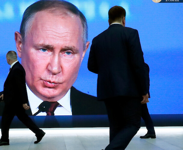 Политико: Пропагандата на Путин удря ЕС, докато Брюксел спи