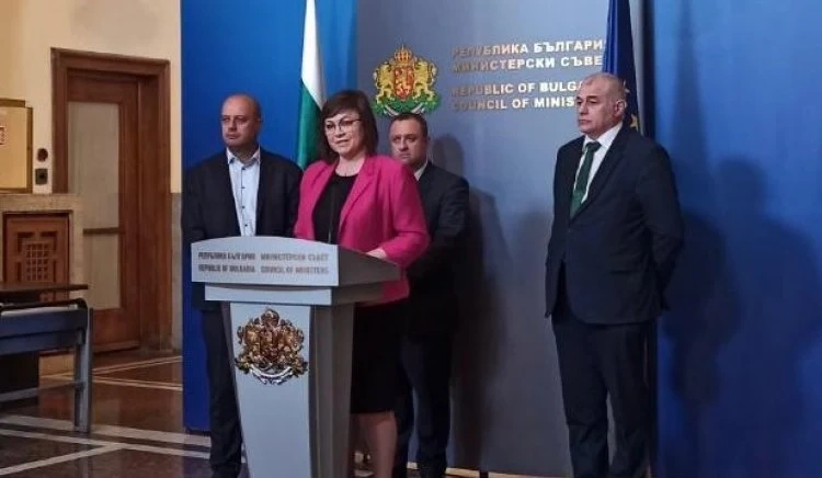 Нинова: Не знаем как ще оцелеят хората зимата, а тръгнали да купуват нови самолети