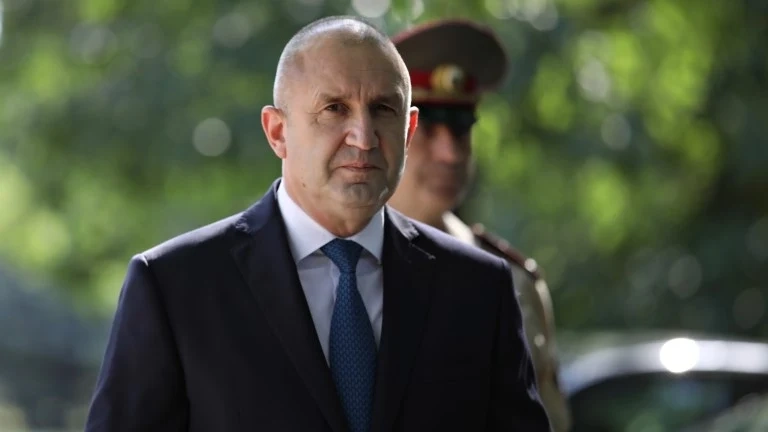 Радев насрочи предсрочните парламентарни избори за 2 октомври, назначава служебно правителство утре
