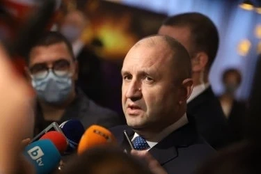 Синдромът Радев: обратната метаморфоза на един президент