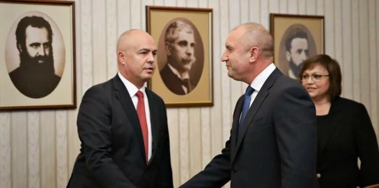 Политолози: Радев играе директно срещу БСП