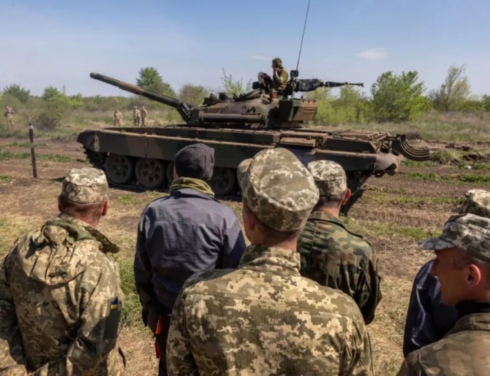 В Луганска област има 10 км. опашка от бягащи руски войски и колаборационисти