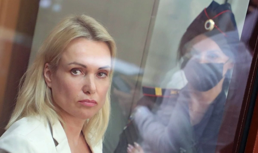 Издирват руската журналистка Марина Овсянникова