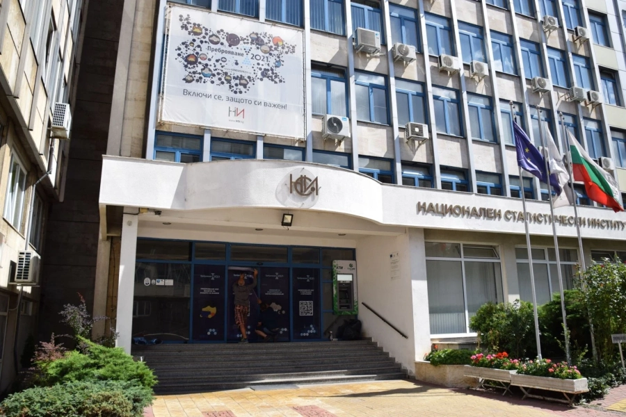 НСИ: Къде нощуват българите и чужденците