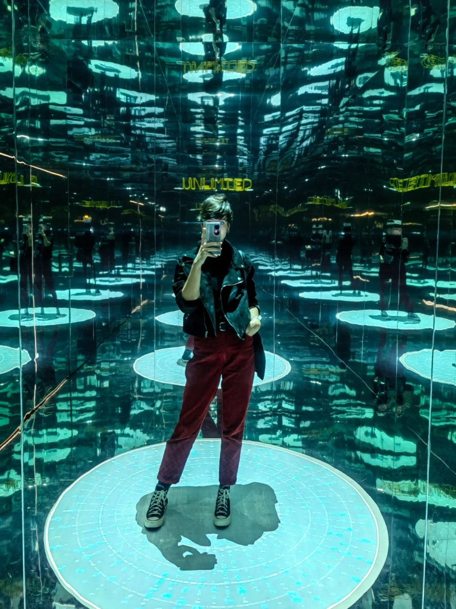 Vivacom представя модерна арт инсталация - Unlimited space by Vivacom