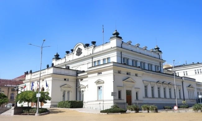 След нови спорове депутатите все пак започнаха създаването на постоянните комисии 