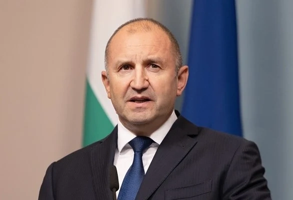 Президентът продължава консултациите за кабинет с ПП в понеделник