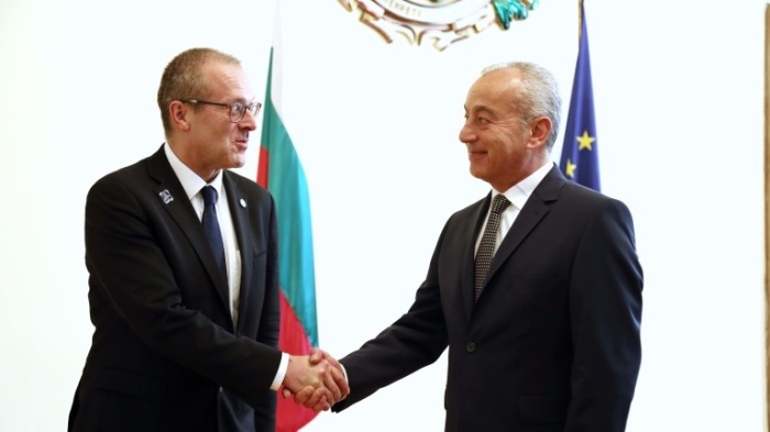 Премиерът похвали България пред шефа на СЗО за Европа за грижите ѝ за украинските бежанци