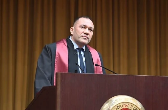 Кубрат Пулев вече официално е магистър по Политология