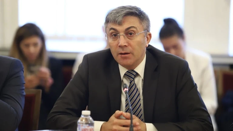 Депутатите се скараха как да си уплътнят времето в Комисията по конституционни въпроси