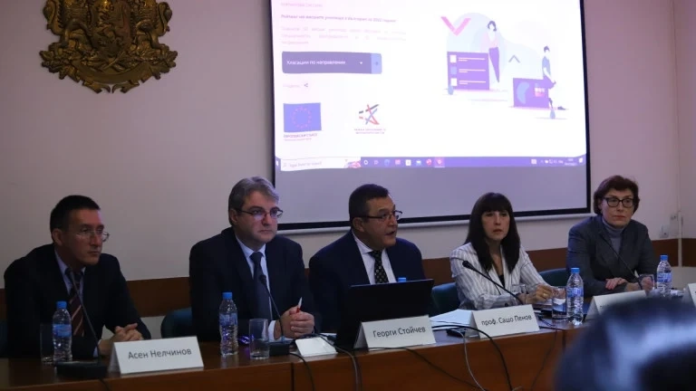 Студентите се изтеглят от администрацията, отиват в Педагогика