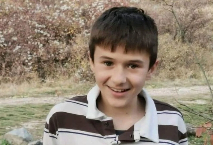 Дете, приличащо на изчезналия Сашко, забелязано с жена в Благоевград
