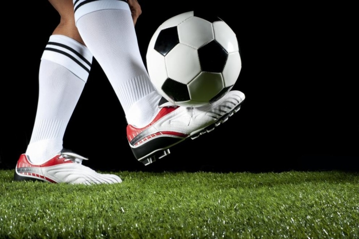 В чест на световното в Катар създадоха най-голямата футболна обувка в света
